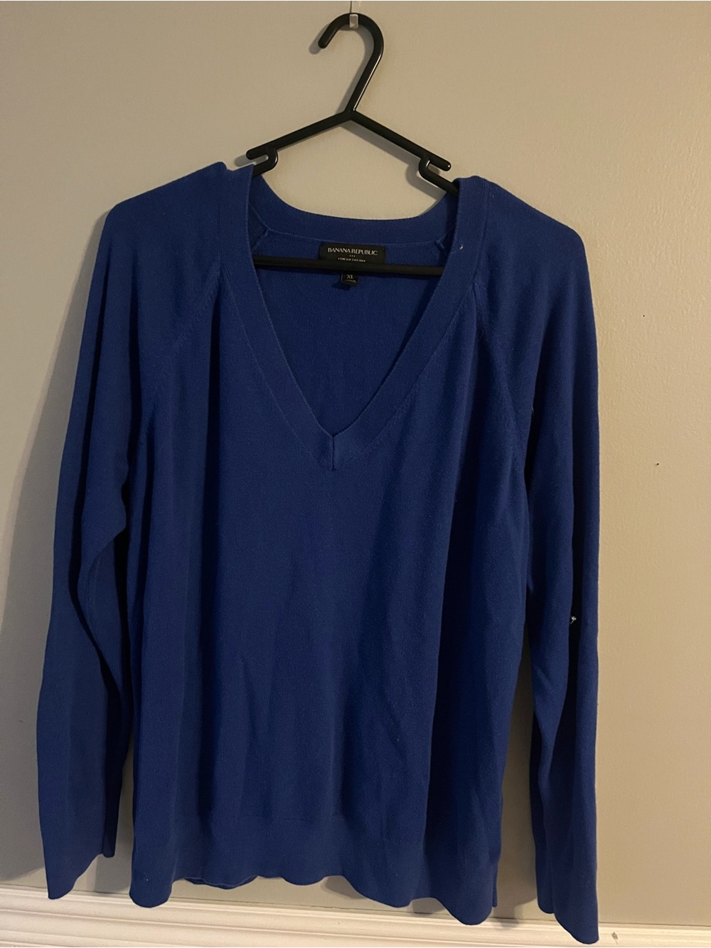 Banana Republic Men's Deep Blue V-Neck Sweater